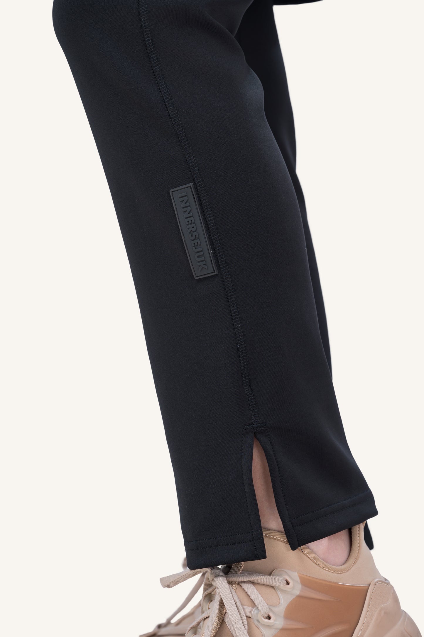 Innersejuk Seluar Sukan Skirt Pants Black
