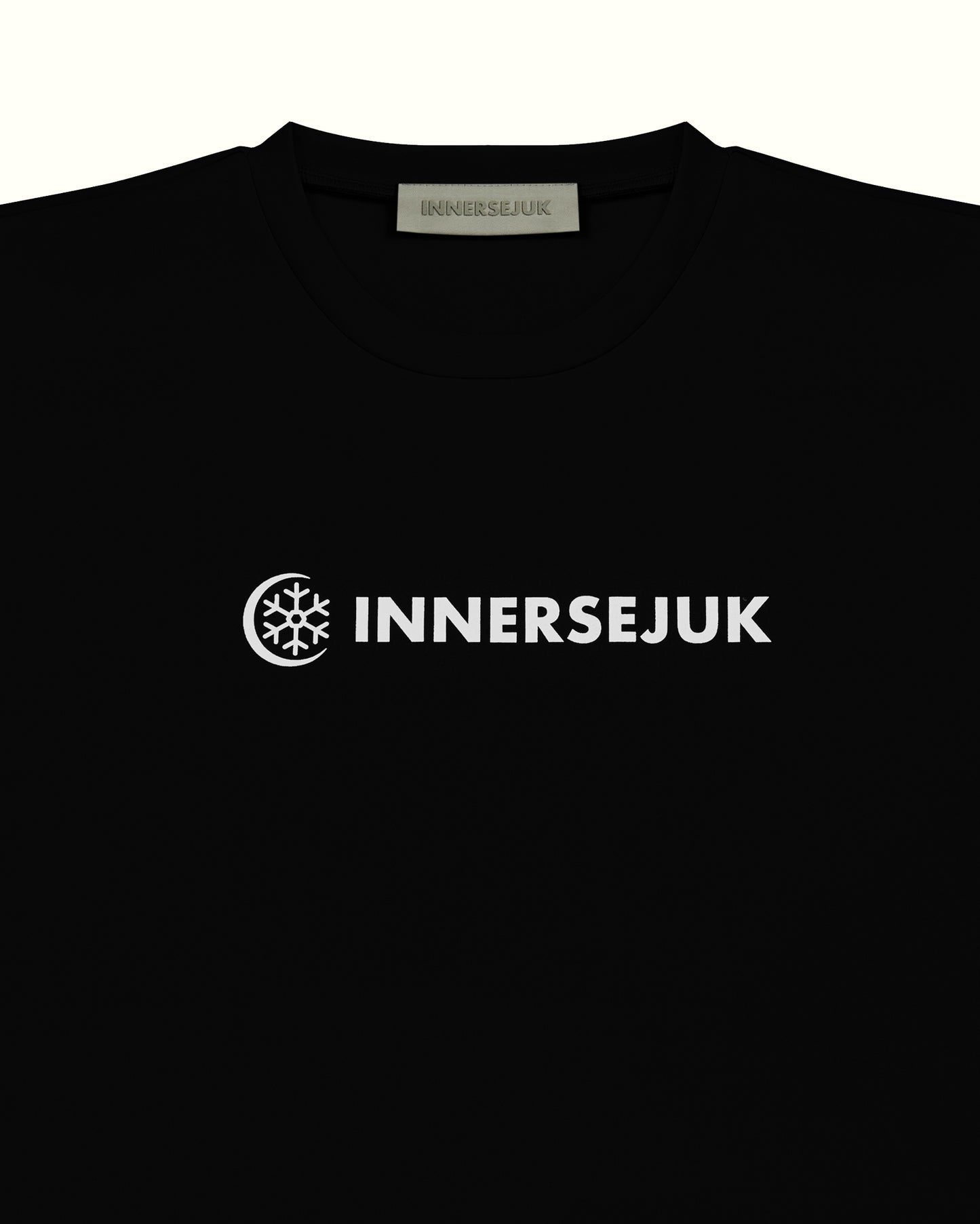 THE SIGNATURE RELAXED TEE IN BLACK