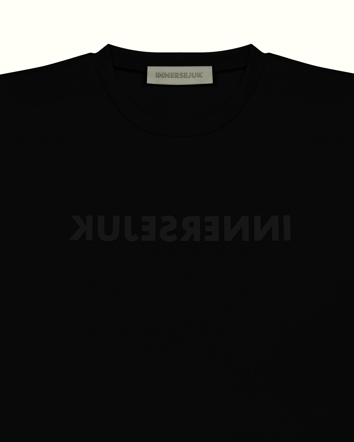 THE REVERSED RELAXED TEE IN BLACK