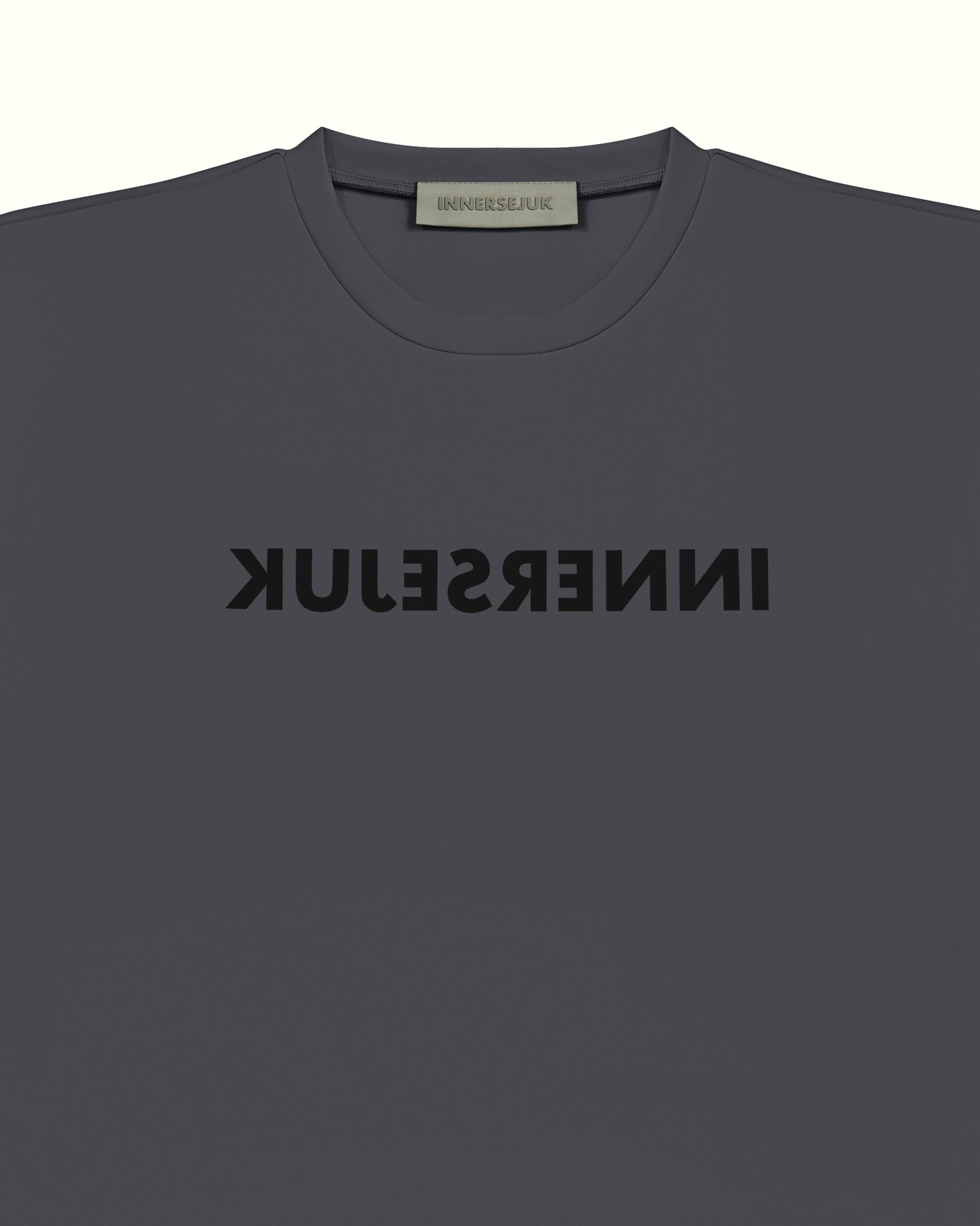 THE REVERSED RELAXED TEE IN DARK GREY