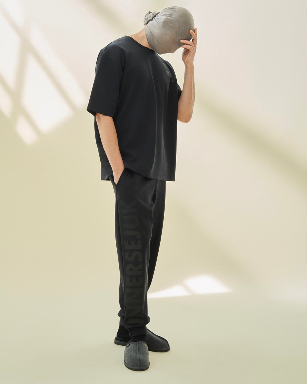 THE INNERSEJUK OVERSIZED TEE IN BLACK