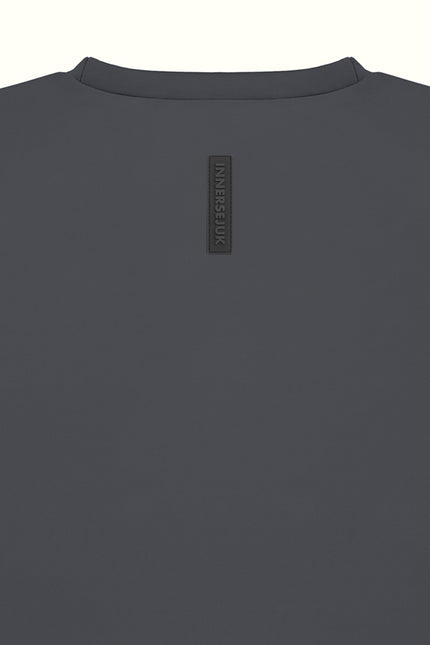 THE REVERSED REGULAR TEE IN DARK GREY