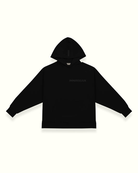 THE CLASSIC RELAXED HOODIE IN BLACK