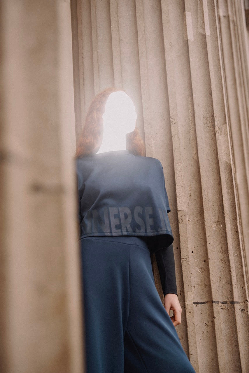 THE INNERSEJUK 2-IN-1 CROP TOP  IN DARK BLUE