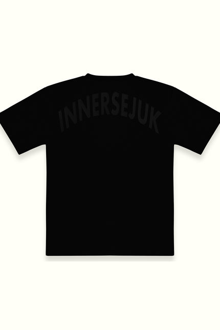 THE INNERSEJUK BACK REGULAR TEE IN BLACK