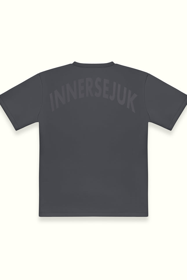 THE INNERSEJUK BACK REGULAR TEE IN DARK GREY