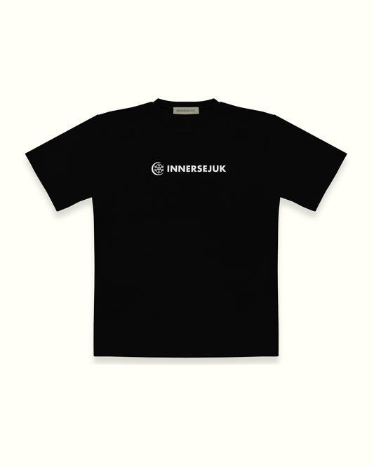 THE SIGNATURE RELAXED TEE IN BLACK