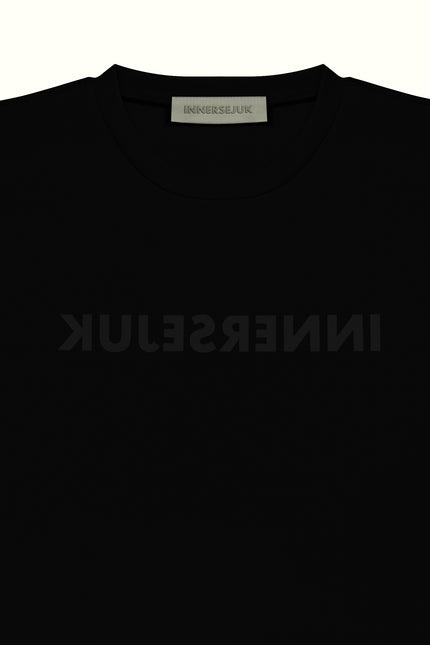 THE REVERSED REGULAR TEE IN BLACK