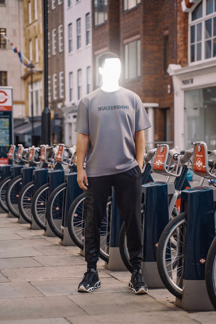 THE REVERSED REGULAR TEE IN DARK GREY