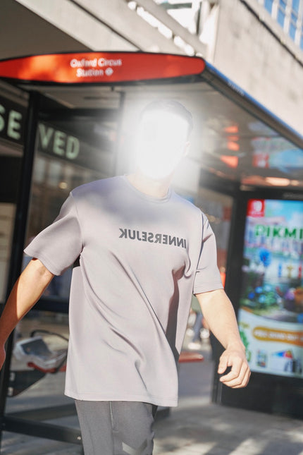 THE REVERSED REGULAR TEE IN DARK GREY