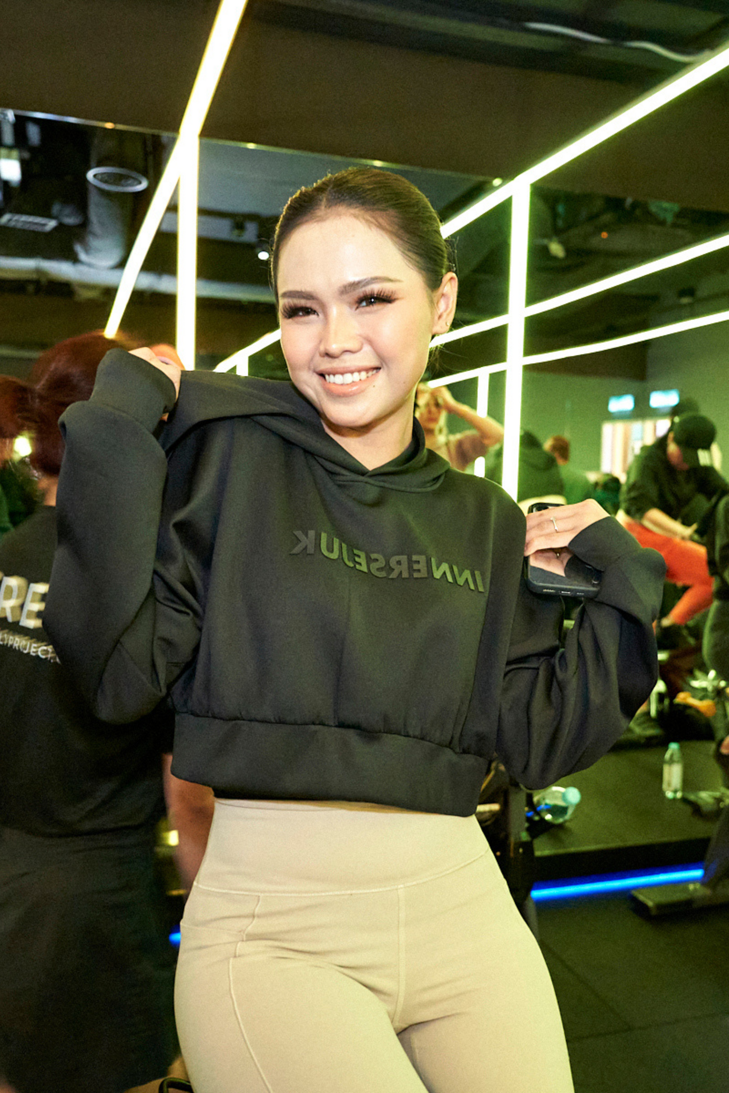 THE REVERSE 2-IN-1 CROP HOODIE  IN BLACK