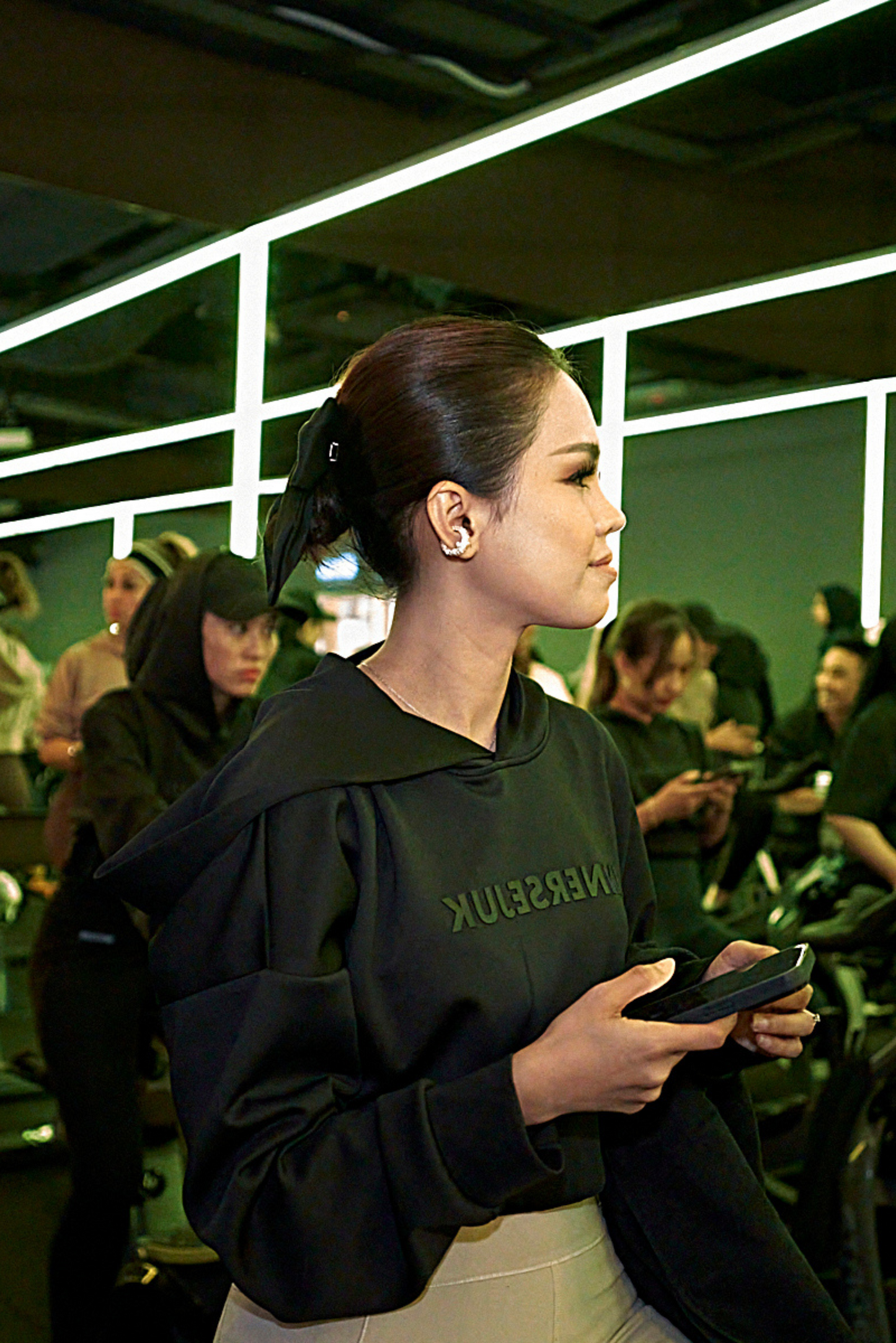 THE REVERSE 2-IN-1 CROP HOODIE  IN BLACK